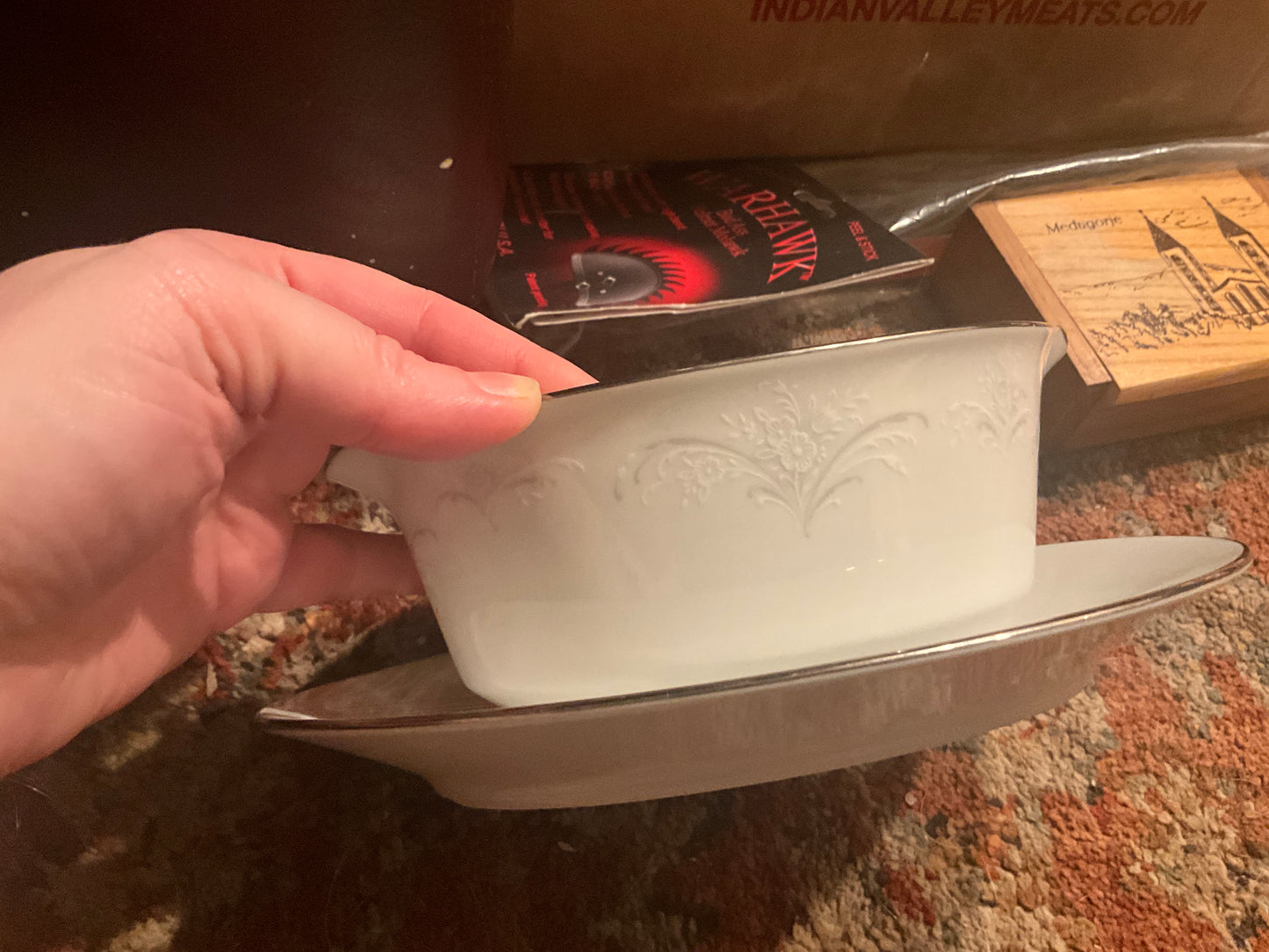 Noritake “Casablanca” 6842 Platinum Trim Gravy Boat with Attached Underplate – Japan