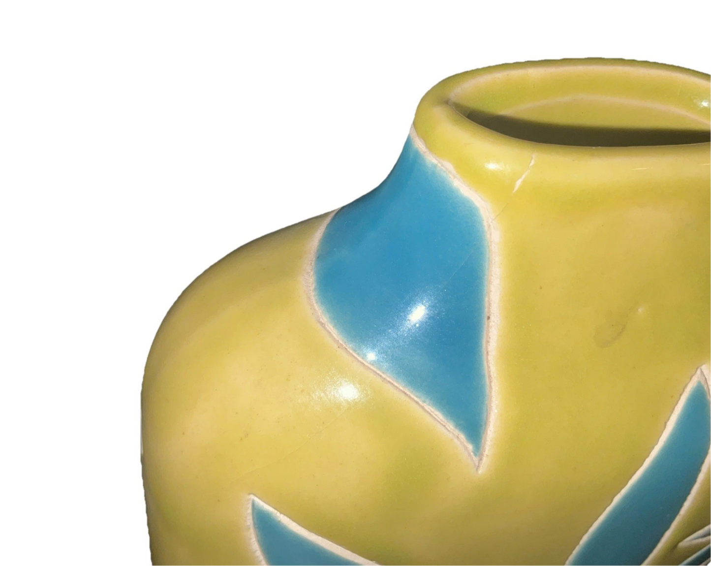 Vintage Yellow & Blue Ceramic Vase – Retro Floral Mid-Century Style
Cheerful vintage vase with bold yellow glaze and blue floral design. Perfect retro accent for home décor, flower displays, or collectors.