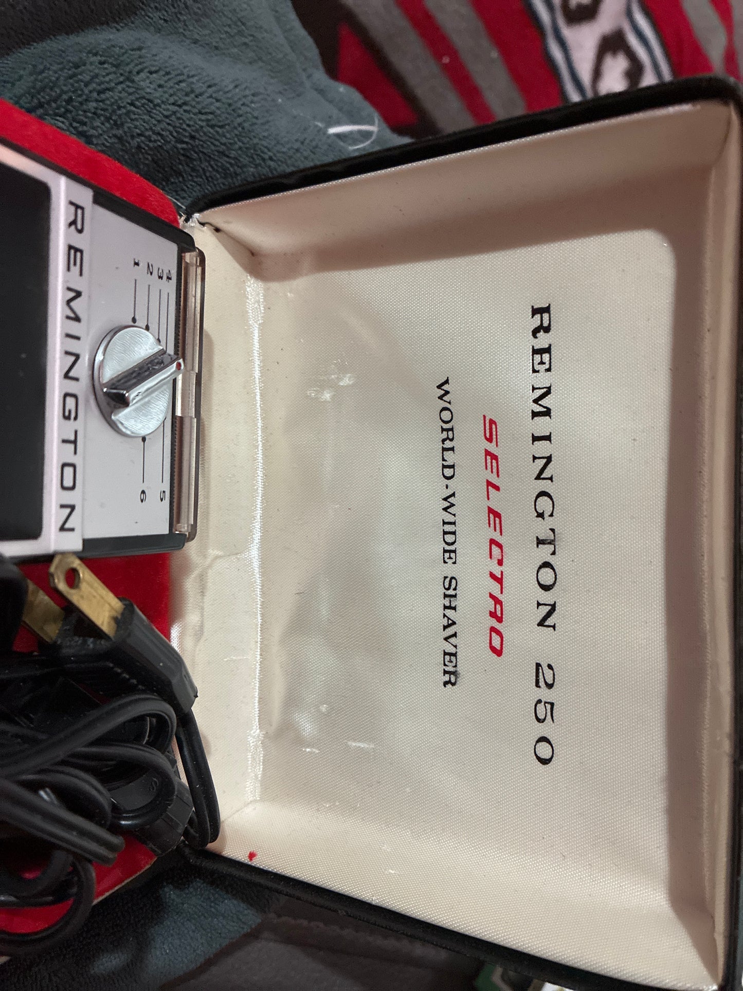 Vintage Remington 200 Selectro Electric Shaver With Original Case & Box