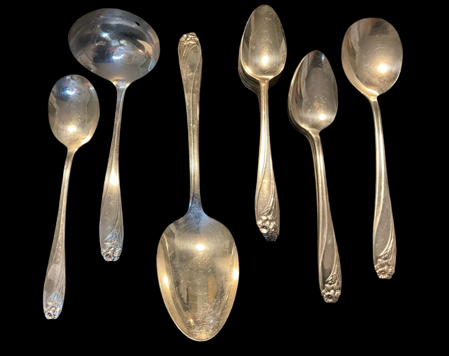 1847 Rogers Bros “Daffodil” Silverplate Flatware Set – 1950 Pattern – 49 Pieces – Mid-Century Elegance