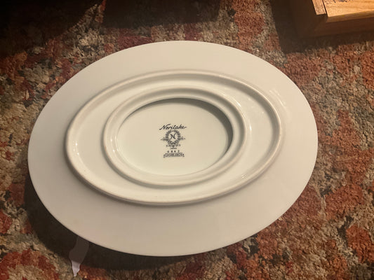 Noritake “Casablanca” 6842 Platinum Trim Gravy Boat with Attached Underplate – Japan